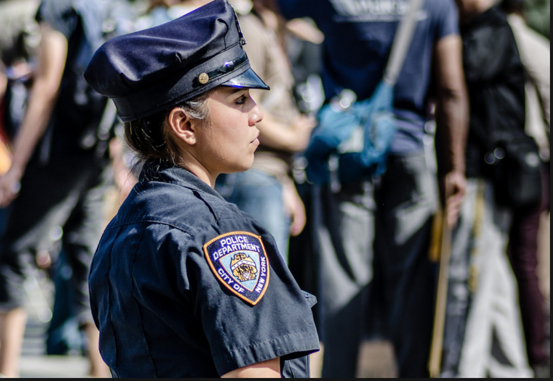 Police to be woman. Полиция девушки. Французский полицейский. Девушки полицейские США. Форма французских полицейских.